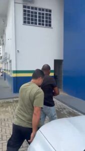 Professor de jiu-jítsu é preso em Manaus suspeito de compartilhar conteúdo de exploração sexual infantil