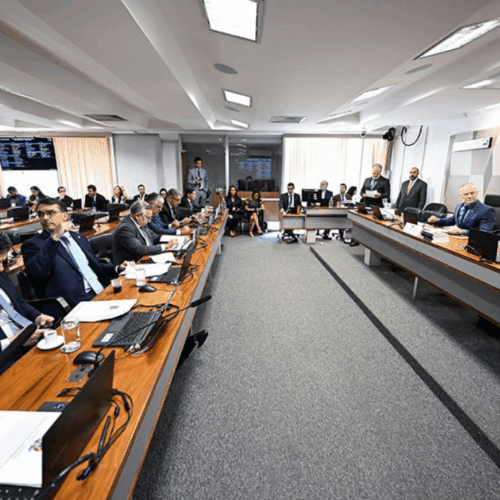 CCJ da Câmara aprova PEC que reduz maioridade penal para 16 anos; proposta ainda precisa passar por várias etapas